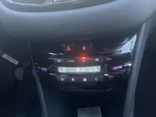 Foto 19 van Peugeot 208 1.6 e-HDi Style ClimaAuto Bleutooth Parksensor