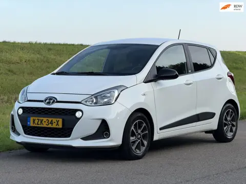 Hyundai I10 1.2i i-Premium | 87 PK | Stoel/stuurverwarming | Cruise | LED