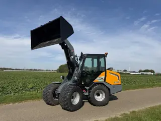 Giant G3500 shovel 2026 77 uur DEMO €899 LEASE