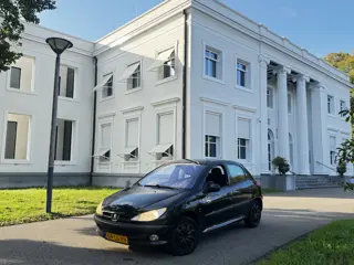 Peugeot 206 1.4 5 DEURS "GENTRY" PANORAMADAK (bj 2003)