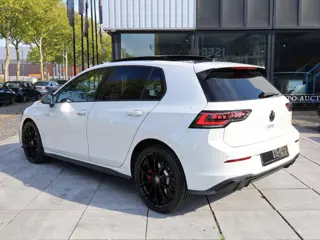 Foto 13 van Volkswagen Golf GTE 1.5 eHybrid 272PK | Panodak | Leer |19"Inch | Black Style | Garantie 2031 | Head