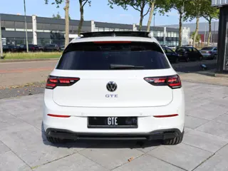Foto 14 van Volkswagen Golf GTE 1.5 eHybrid 272PK | Panodak | Leer |19"Inch | Black Style | Garantie 2031 | Head