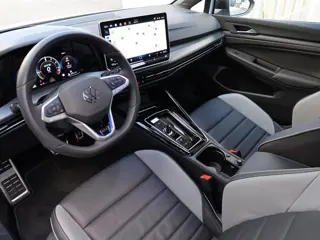 Foto 17 van Volkswagen Golf GTE 1.5 eHybrid 272PK | Panodak | Leer |19"Inch | Black Style | Garantie 2031 | Head