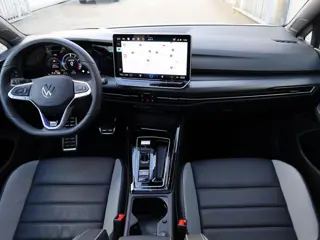 Foto 19 van Volkswagen Golf GTE 1.5 eHybrid 272PK | Panodak | Leer |19"Inch | Black Style | Garantie 2031 | Head
