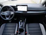 Foto 29 van Volkswagen Golf GTE 1.5 eHybrid 272PK | Panodak | Leer |19"Inch | Black Style | Garantie 2031 | Head