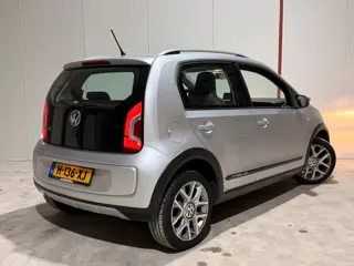 Foto 12 van Volkswagen Up! 1.0 cross up! BlueMotion