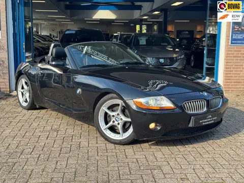 BMW Z4 Roadster 3.0i 2003 ZWART CABRIO AIRCO LM APK NAP!