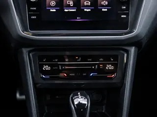 Foto 12 van Volkswagen Tiguan 1.5 TSI R-Line | IQ Lights | Trekhaak