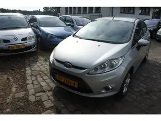 Foto 19 van Ford Fiesta 1.25 Titanium 5 drs nw apk 22-10-2027 airco voorruit verwarming