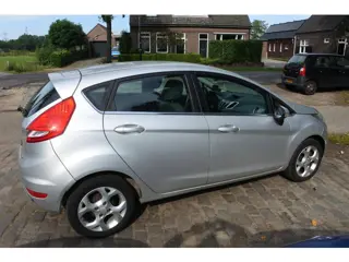 Foto 17 van Ford Fiesta 1.25 Titanium 5 drs nw apk 22-10-2027 airco voorruit verwarming