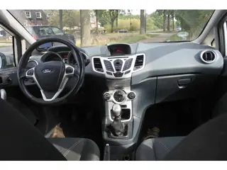 Foto 12 van Ford Fiesta 1.25 Titanium 5 drs nw apk 22-10-2027 airco voorruit verwarming