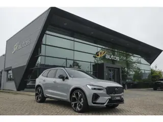 Volvo XC60 2.0 T8 455pk Plus Black edition Panoramadak *BTW* Styling pack 22" LMV Harman/Kardon Bomv