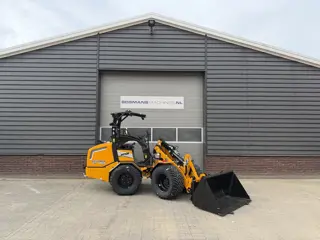 Giant G2700 X-TRA HD+ minishovel GEEL (veel opties: tandempomp, hefvering, pro inching enz)