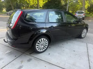 Foto 14 van Ford Focus Wagon 1.6 Titanium Navi Airco