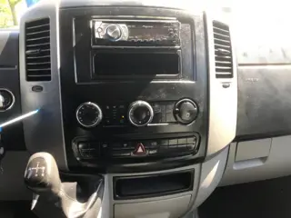 Foto 11 van Volkswagen Crafter 2.5 TDi L2H2 AC Camper Versnellingsbak probleem