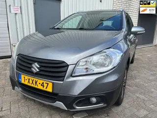 Suzuki SX4 S-Cross 1.6 Exclusive - Motor tikt - Achter schade - Schade
