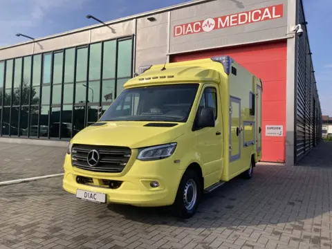 Mercedes-Benz Sprinter 319 CDI Container Ambulance