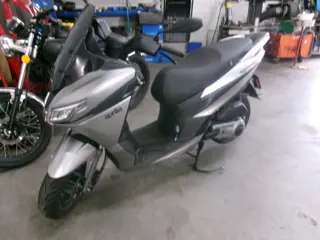 Aprilia Bromscooter SXR 50 (bj 2026, automaat)