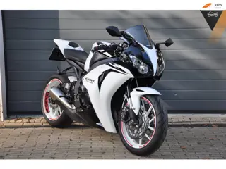Honda CBR 1000RR Fireblade Veel extra's!