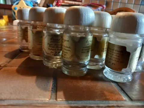 Kruidenpotjes. 18 stuks- leeg- met etiket