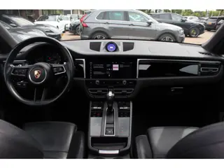 Foto 13 van Porsche Macan 2.0 T / Trekhaak / Panoramadak / Camera / Luchtvering / Keyless / 21'' / Adaptieve Sto