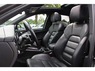 Foto 15 van Porsche Macan 2.0 T / Trekhaak / Panoramadak / Camera / Luchtvering / Keyless / 21'' / Adaptieve Sto