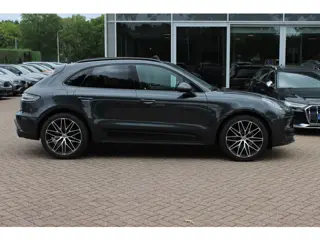 Foto 16 van Porsche Macan 2.0 T / Trekhaak / Panoramadak / Camera / Luchtvering / Keyless / 21'' / Adaptieve Sto