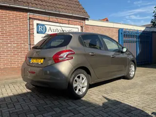 Foto 12 van Peugeot 208 1.2 VTi Allure APK/AIRCO (bj 2013)