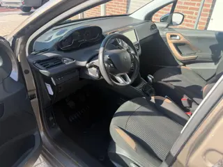 Foto 13 van Peugeot 208 1.2 VTi Allure APK/AIRCO (bj 2013)