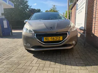 Foto 15 van Peugeot 208 1.2 VTi Allure APK/AIRCO (bj 2013)