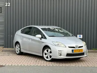 Foto 18 van Toyota Prius 1.8 Dynamic|Camera|Trekhaak|Navi|Head-UP|Massage|Dealer Onderhouden
