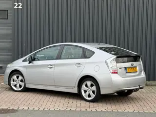 Foto 16 van Toyota Prius 1.8 Dynamic|Camera|Trekhaak|Navi|Head-UP|Massage|Dealer Onderhouden