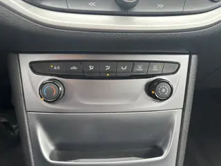 Foto 11 van Opel Astra Sports Tourer 1.0 Online Edition | Cruise control | Climate control | Achteruitrijcamera