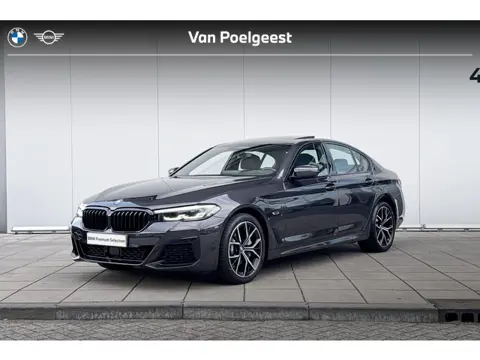 BMW 5 Serie Sedan 530e M-Sport Driving Assistant / Active Cruise Controle / Glazen schuifdak / Head 