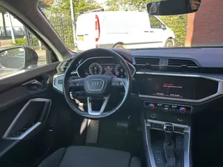 Foto 14 van Audi Q3 45 TFSI e S edition S-Line // NAVI + CARPLAY // SONOS AUDIO // ADAPTIVE CRUISE // FULL LED /