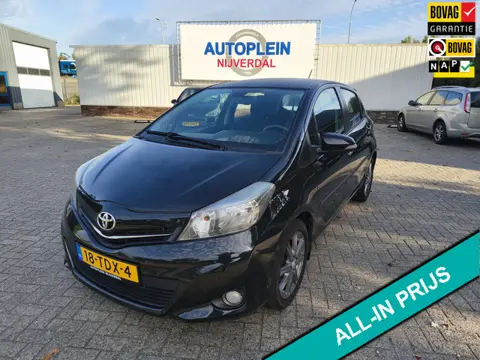 Toyota Yaris 1.3 VVT-i Dynamic zeer complete yaris met cruise controle,navigatie en achteruitrijcame