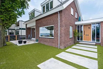 Woning aan de Leimuiderdijk te Rijsenhout