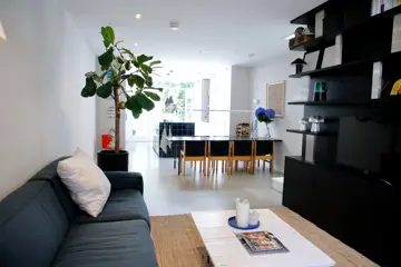 Woning aan de Slatuinenweg te Amsterdam