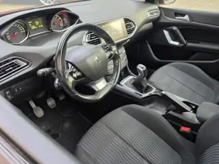 Foto 19 van Peugeot 308 1.2 PureTech Blue Lion Pano Apk Tm 08-2027