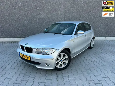 BMW 1-serie 116i High Executive | TREKHAAK | AUX | CC | PDC | APK T/M 10-10-2027 | AFLEVERBEURT | CO