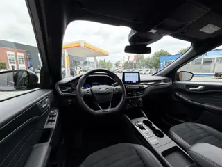 Foto 15 van Ford Kuga 2.5 PHEV ST-Line | Carplay | Stoel/ Stuur verwarming | DAB | Cruise control