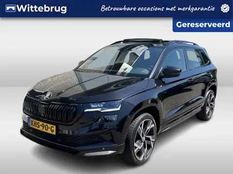 Škoda Karoq 1.5 TSI ACT Sportline / AUTOMAAT/ PANO/ TREKHAAK/ DCC/ STUUR+STOELVERWARM./ ACC/ PARK.SE