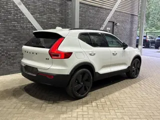 Foto 10 van Volvo XC40 B3 Plus Black Edition | Harman/Kardon | BLIS | 360° Camera | Pilot Assist | Stoel+Stuurve