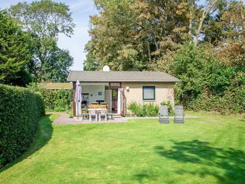 Vrij gelegen bungalow met heerlijke tuin