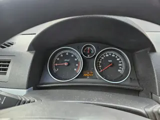 Foto 12 van Opel Astra GTC 1.4 Enjoy (bj 2005)