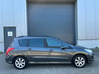 Foto 14 van Peugeot 308 SW 1.6 VTi X-Line AIRCO PDC LED 2012