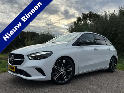 Mercedes-Benz B-klasse 180 Luxury Line Automaat | Panoramadak | Leder | Camera | Key-Less | Apple Ca