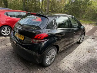 Foto 18 van Peugeot 208 1.2 110PK Allure | AUTOMAAT | 1E EIGENAAR | 3/6 OF 12MND GARANTIE | CARPLAY | CAMERA | L