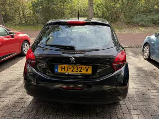 Foto 17 van Peugeot 208 1.2 110PK Allure | AUTOMAAT | 1E EIGENAAR | 3/6 OF 12MND GARANTIE | CARPLAY | CAMERA | L