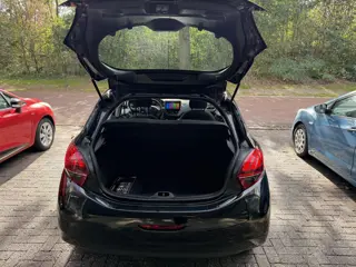 Foto 16 van Peugeot 208 1.2 110PK Allure | AUTOMAAT | 1E EIGENAAR | 3/6 OF 12MND GARANTIE | CARPLAY | CAMERA | L